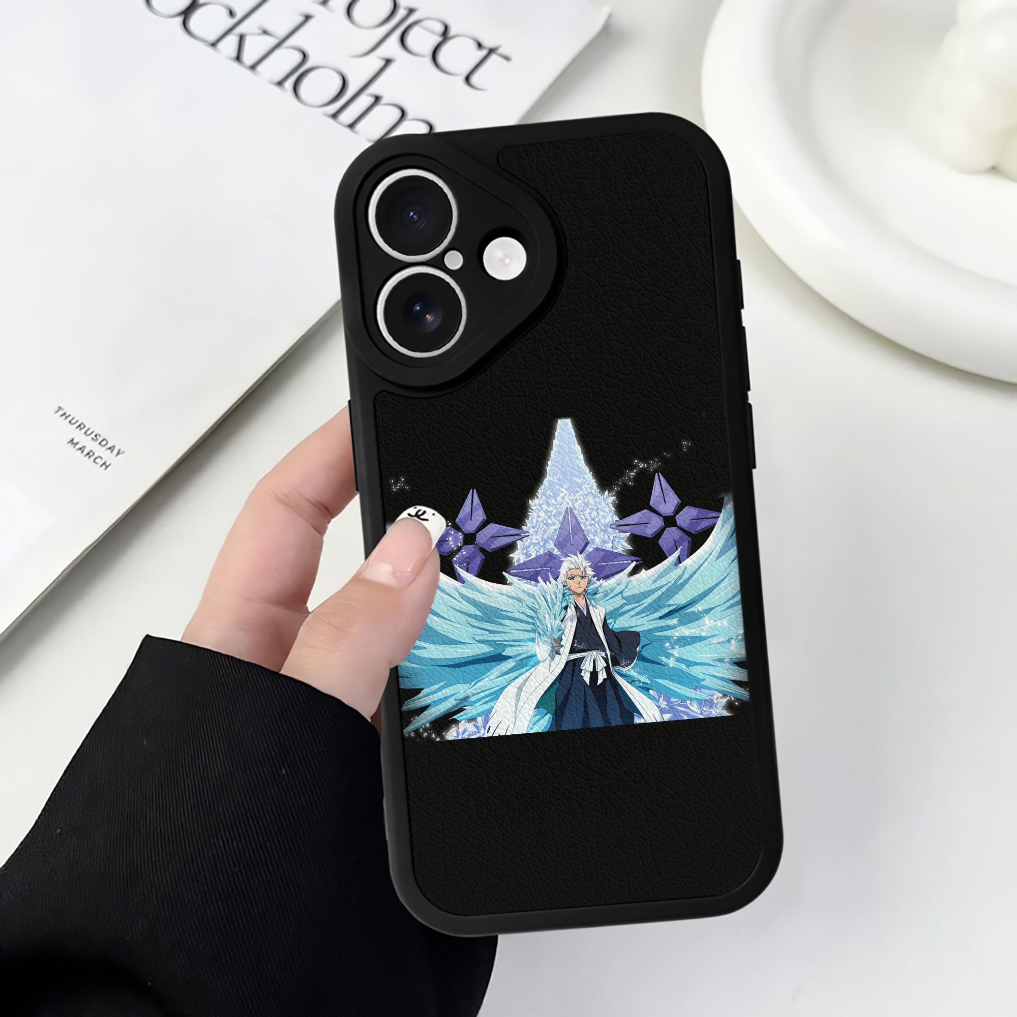 （画像用） ブリーチ 日番谷冬獅郎（ひつがや とうしろう） BLEACH Hitsugaya Toushirou 【iPhone 16シリーズ対応】シリコンスマホケース（レザー調） 材質：シリコン